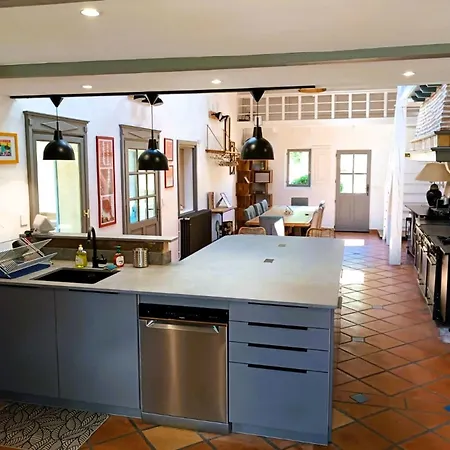 230 M2 With Garden De And Ocean Léon