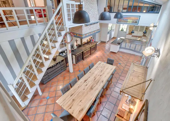 230 M2 With Garden De And Ocean Léon